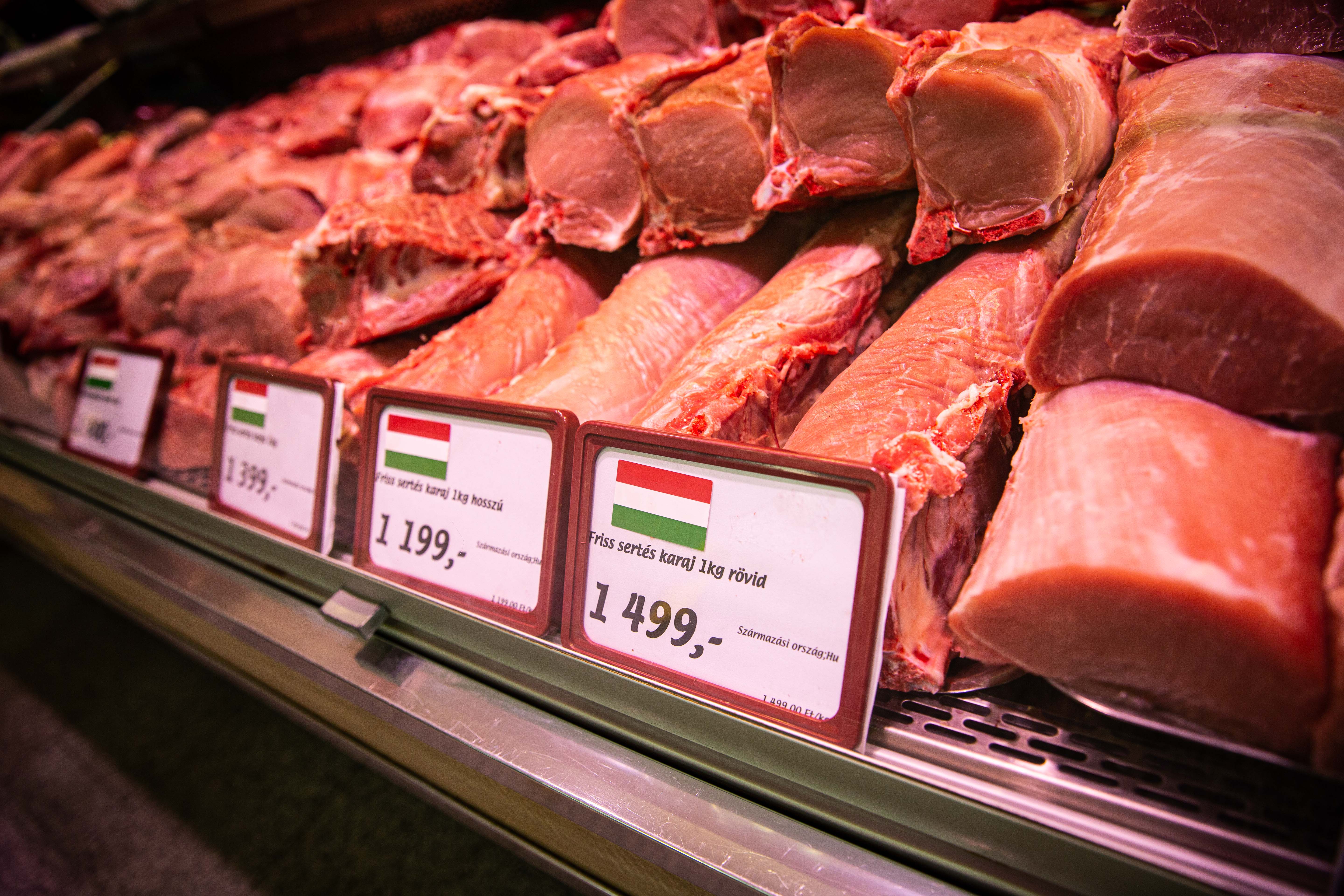 Szerdától a pultból kínált baromfi-, juh- és kecskehús esetében is fel kell tüntetni a származási országot